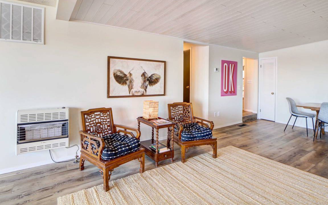 Photo of Livingroom in Locust Grove