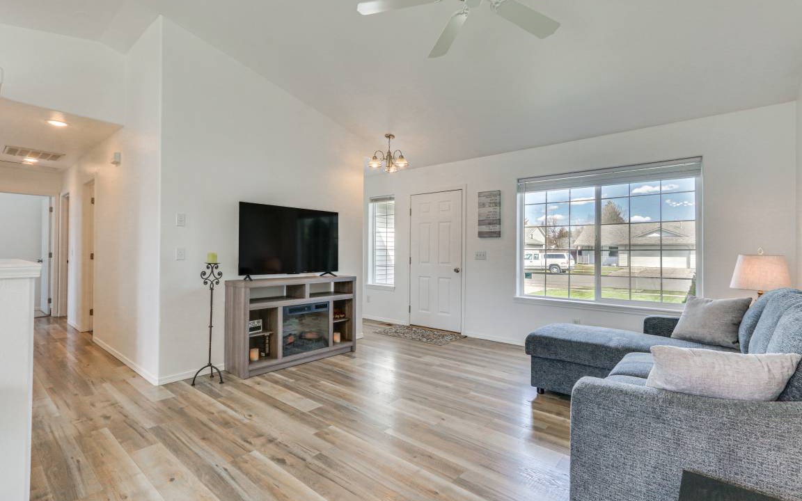 Photo of Livingroom in Hayden