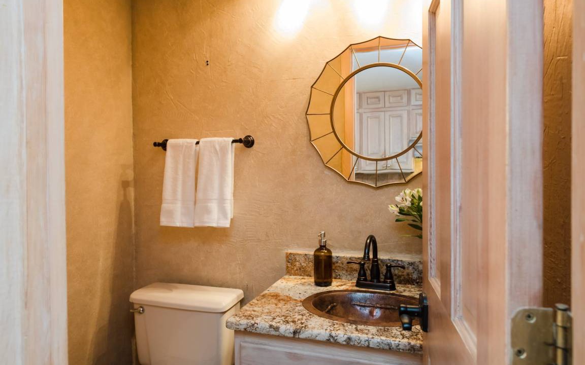 Photo of Bathroom in Four O'Clock