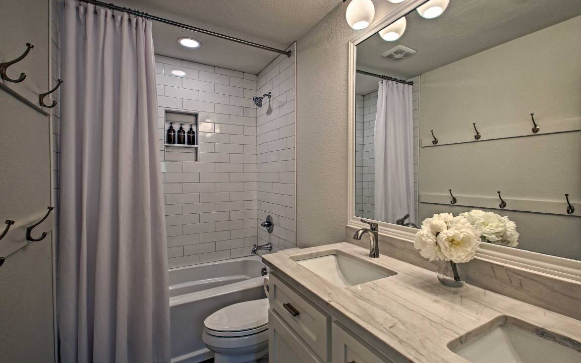 Photo of Bathroom in Piney