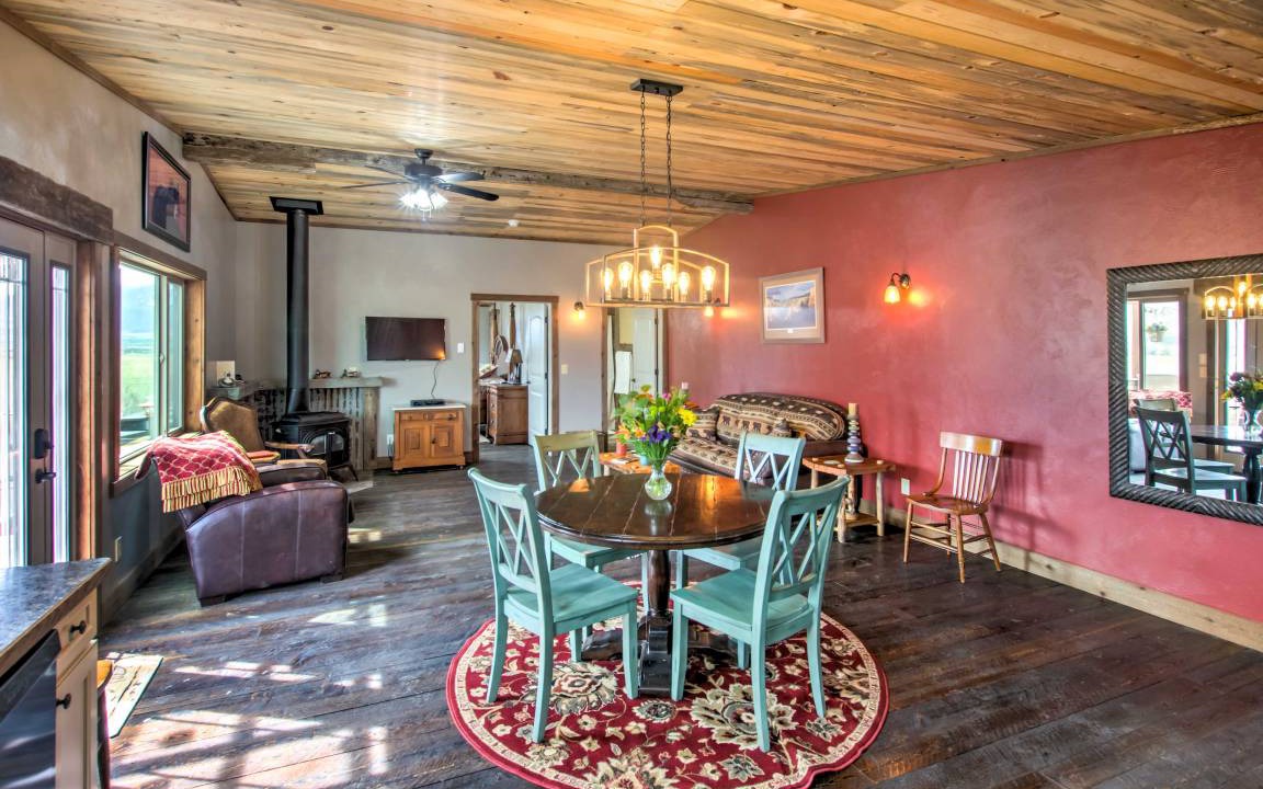 Photo of Livingroom in Livingston