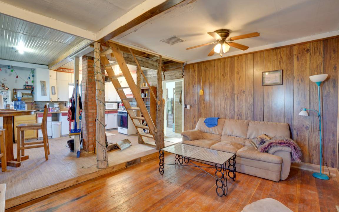 Photo of Livingroom in Lindsay