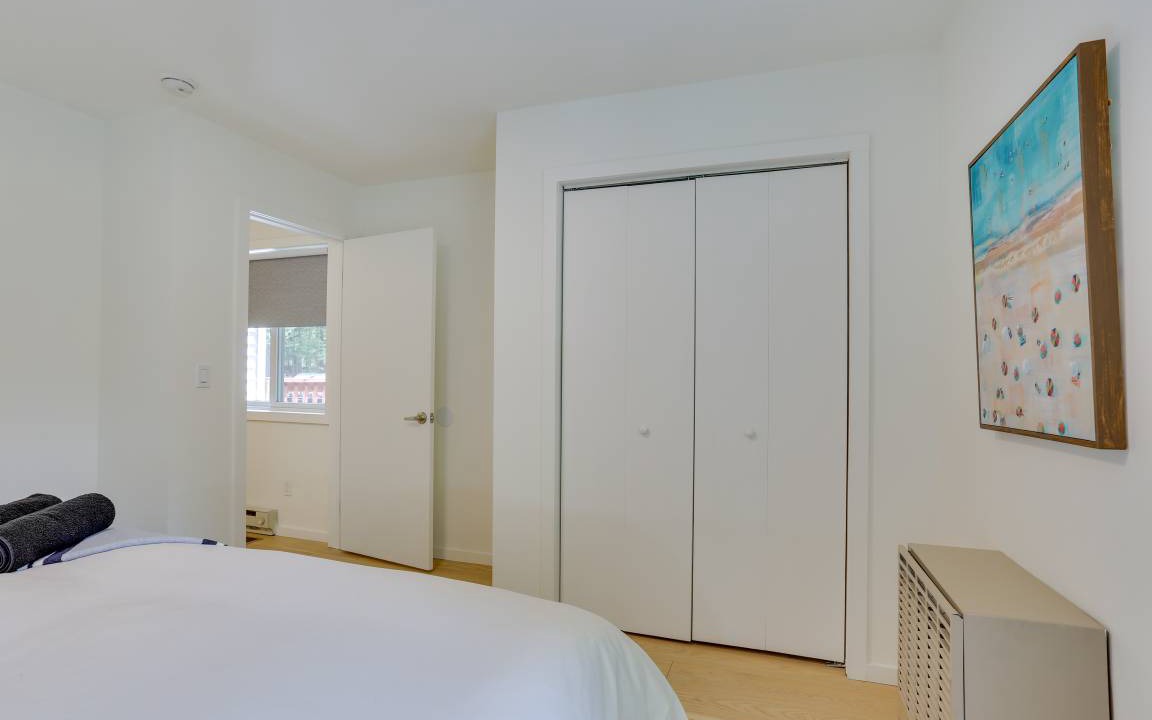 Photo of Bedroom in Swan Lake