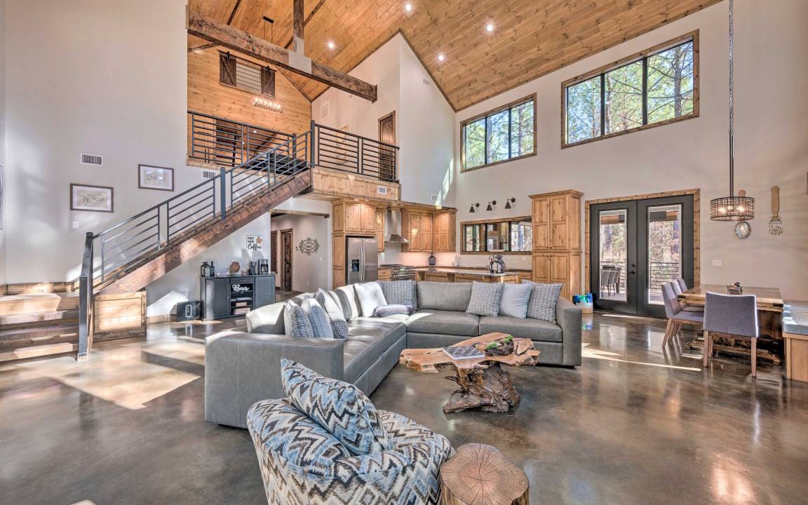 Photo of Livingroom in Hochatown