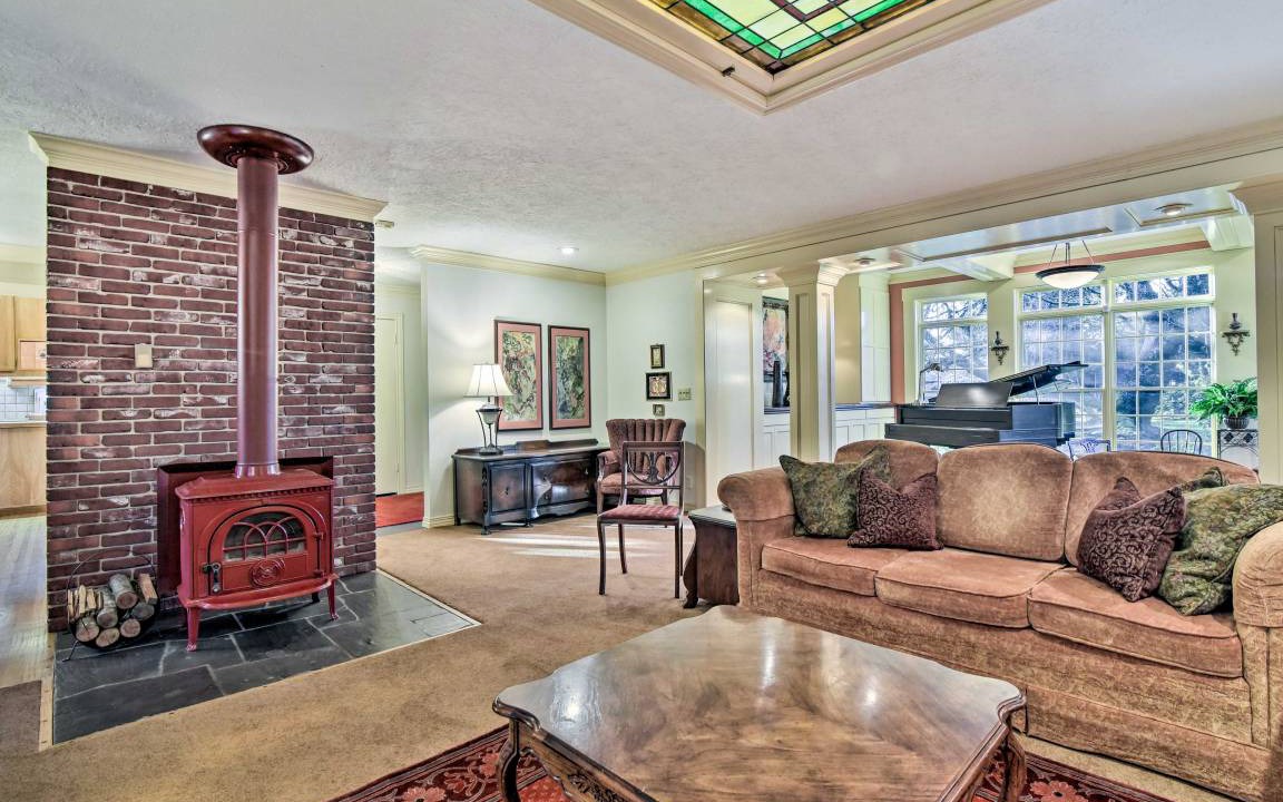 Photo of Livingroom in Hillsboro