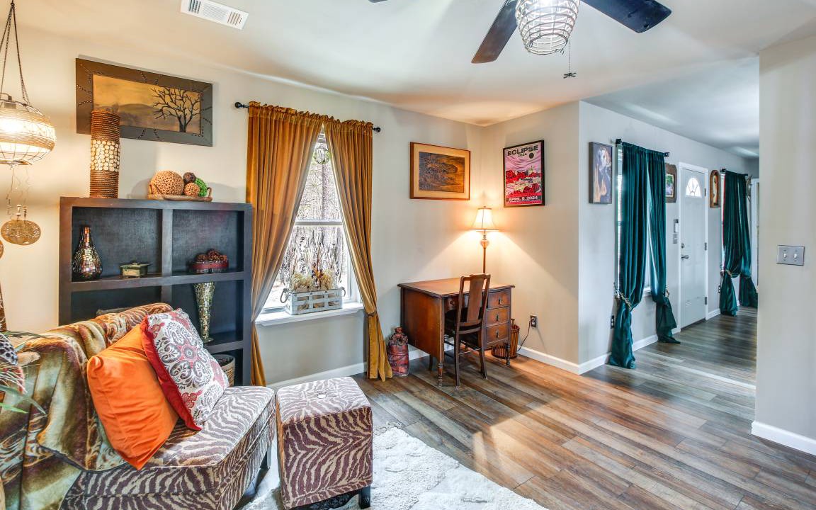 Photo of Livingroom in Mid America