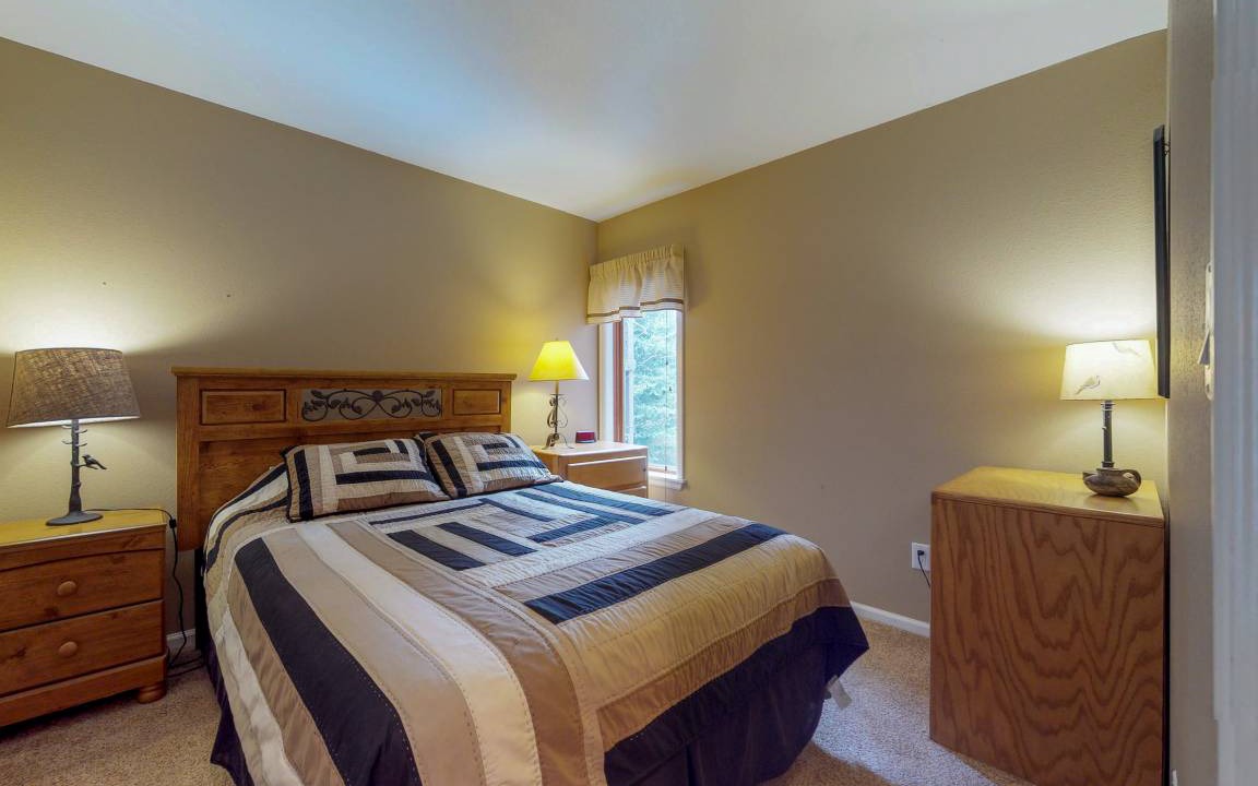 Photo of Bedroom in Four O'Clock