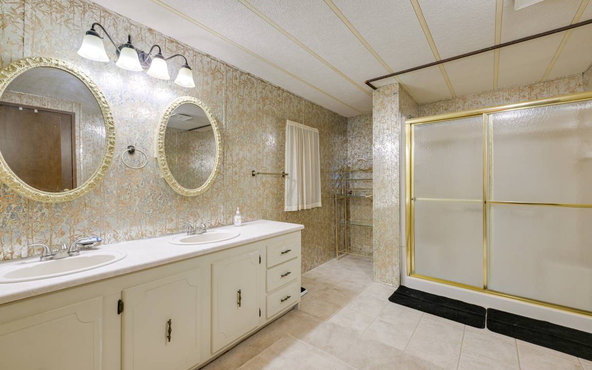 Photo of Bathroom in Salmon