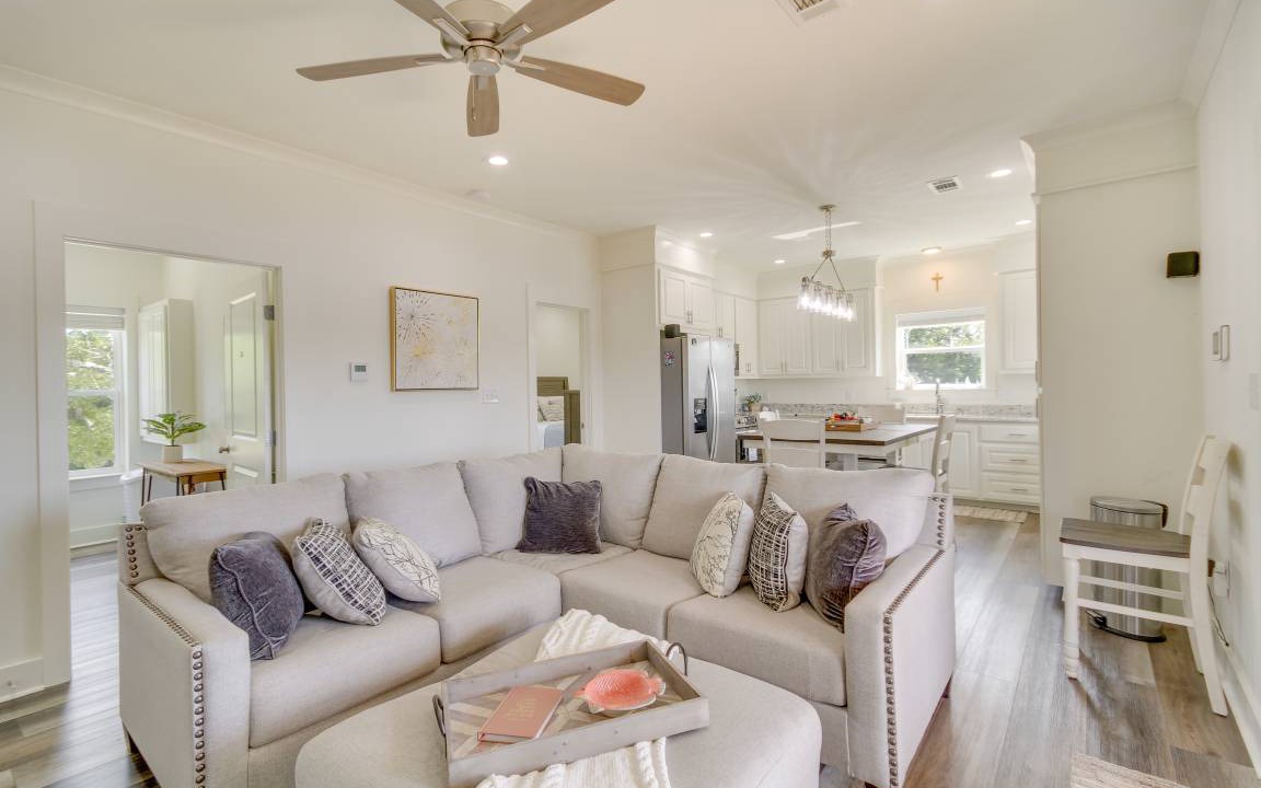 Photo of Livingroom in Henderson Point