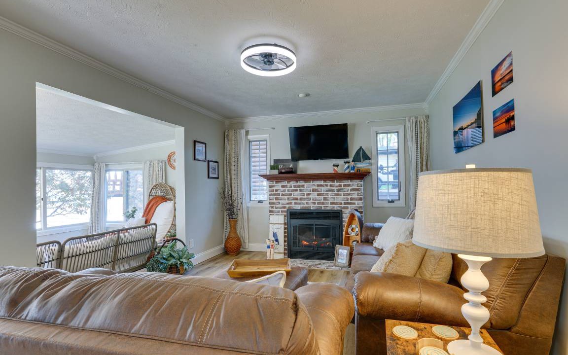 Photo of Livingroom in Leesburg
