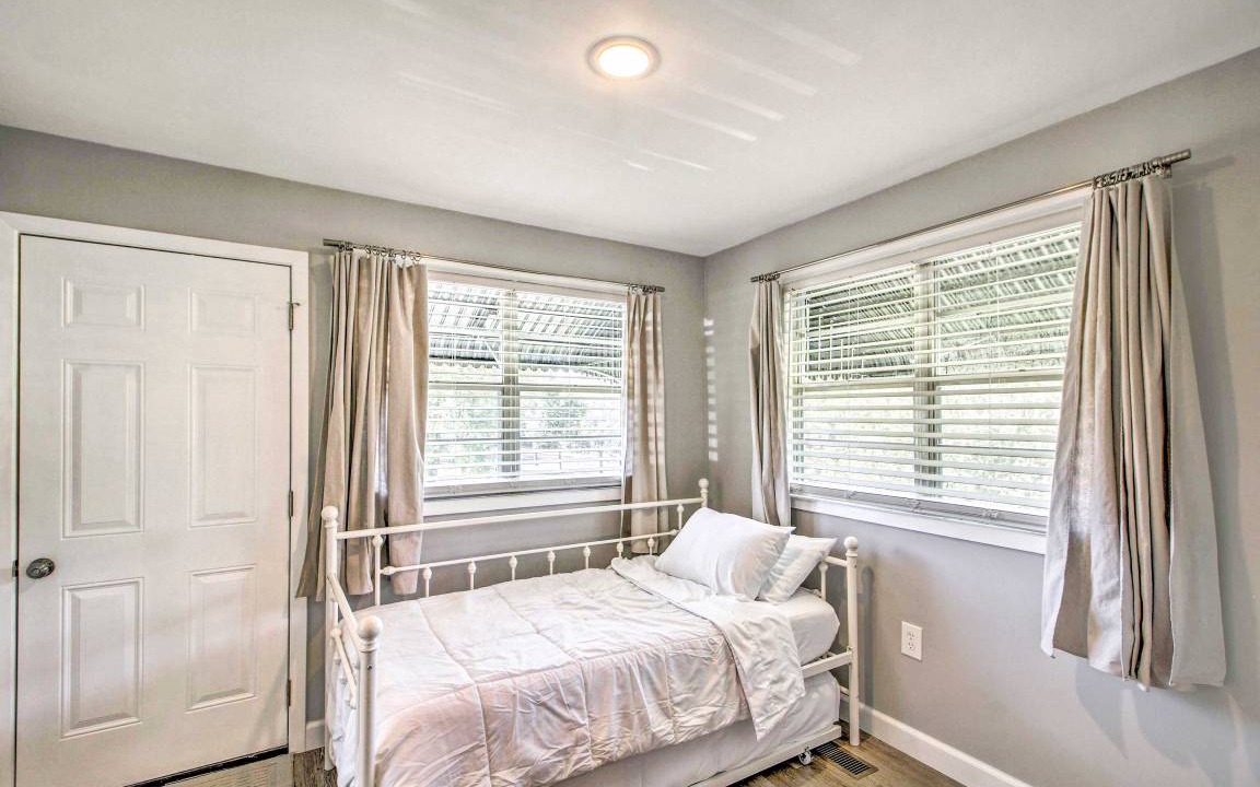 Photo of Bedroom in Lakeview