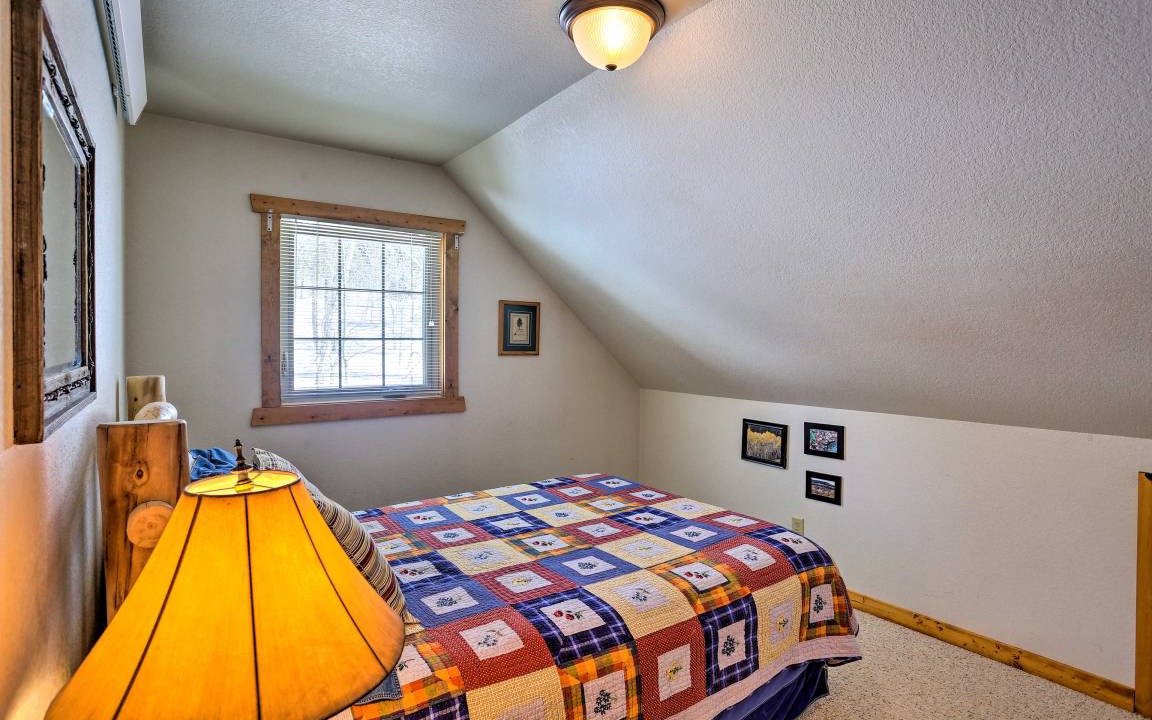 Photo of Bedroom in Lead