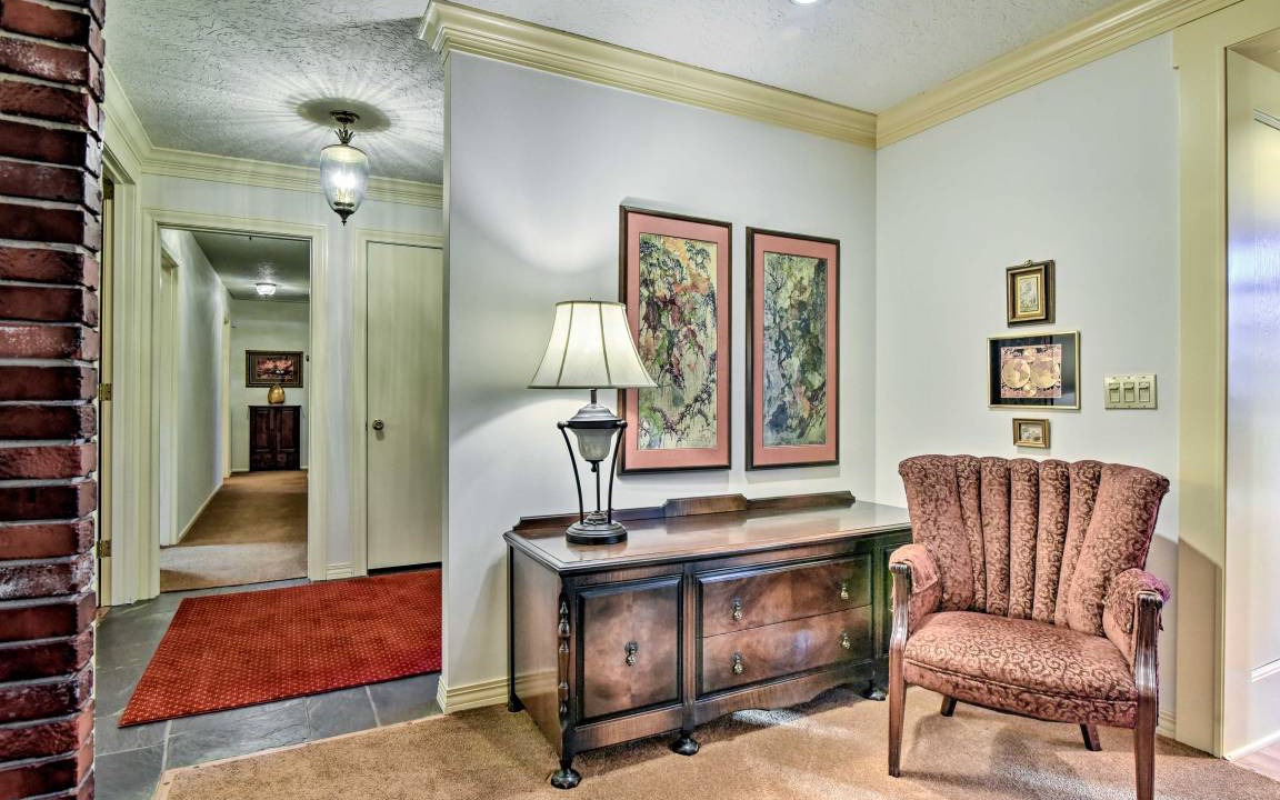 Photo of Livingroom in Hillsboro