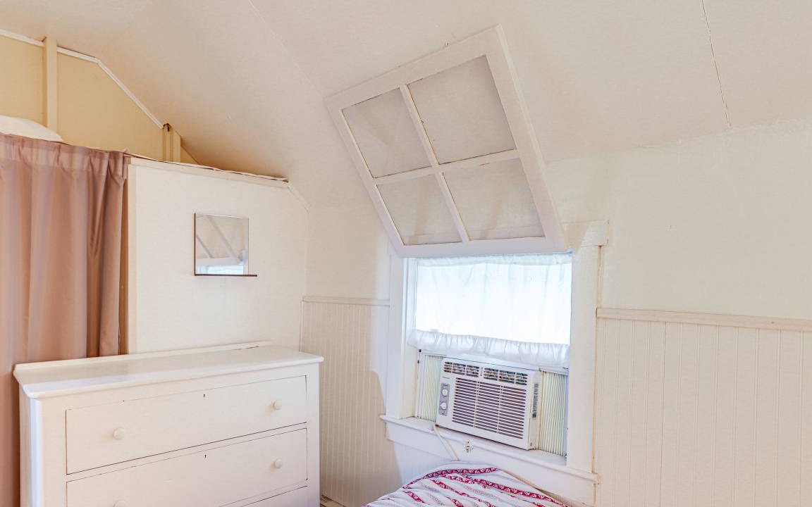 Photo of Bedroom in Lakeside