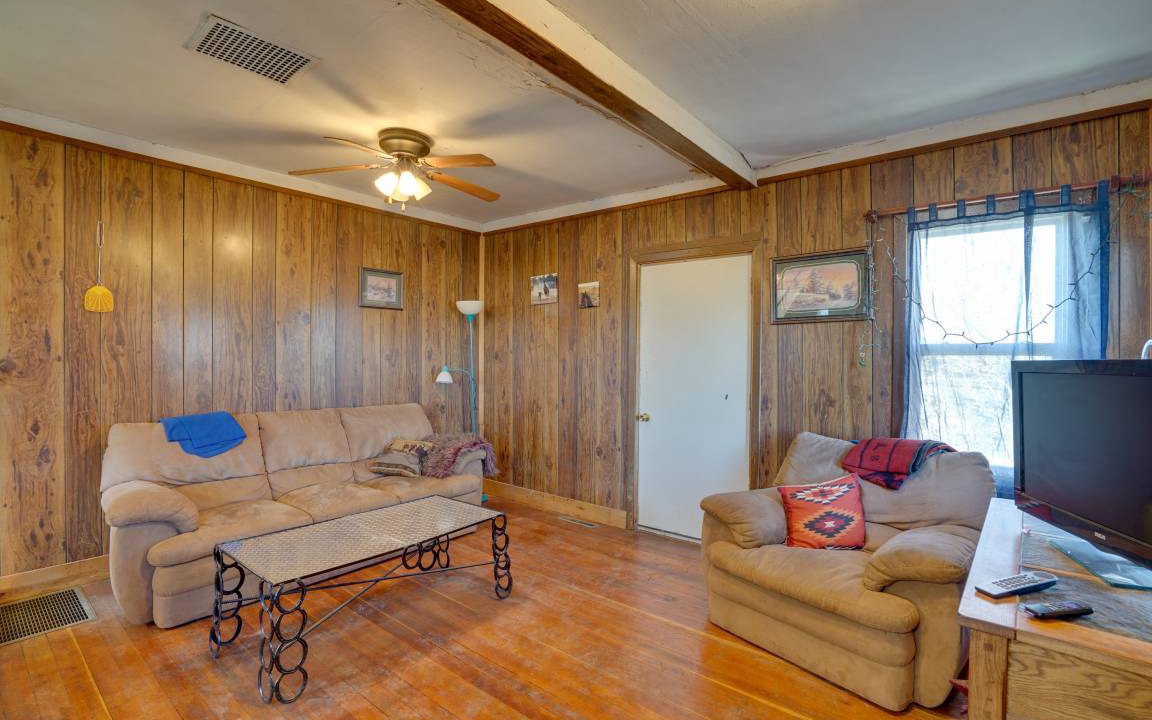 Photo of Livingroom in Lindsay