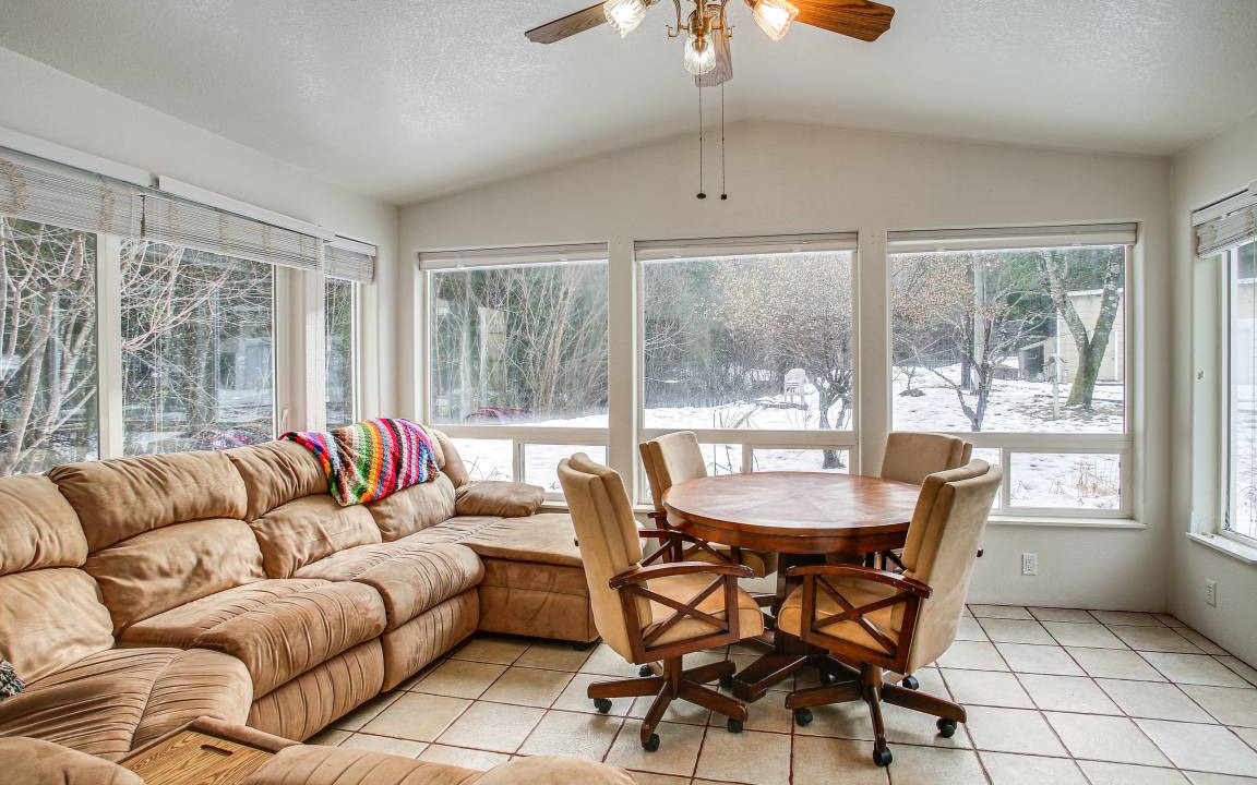 Photo of Livingroom in Shoshone County