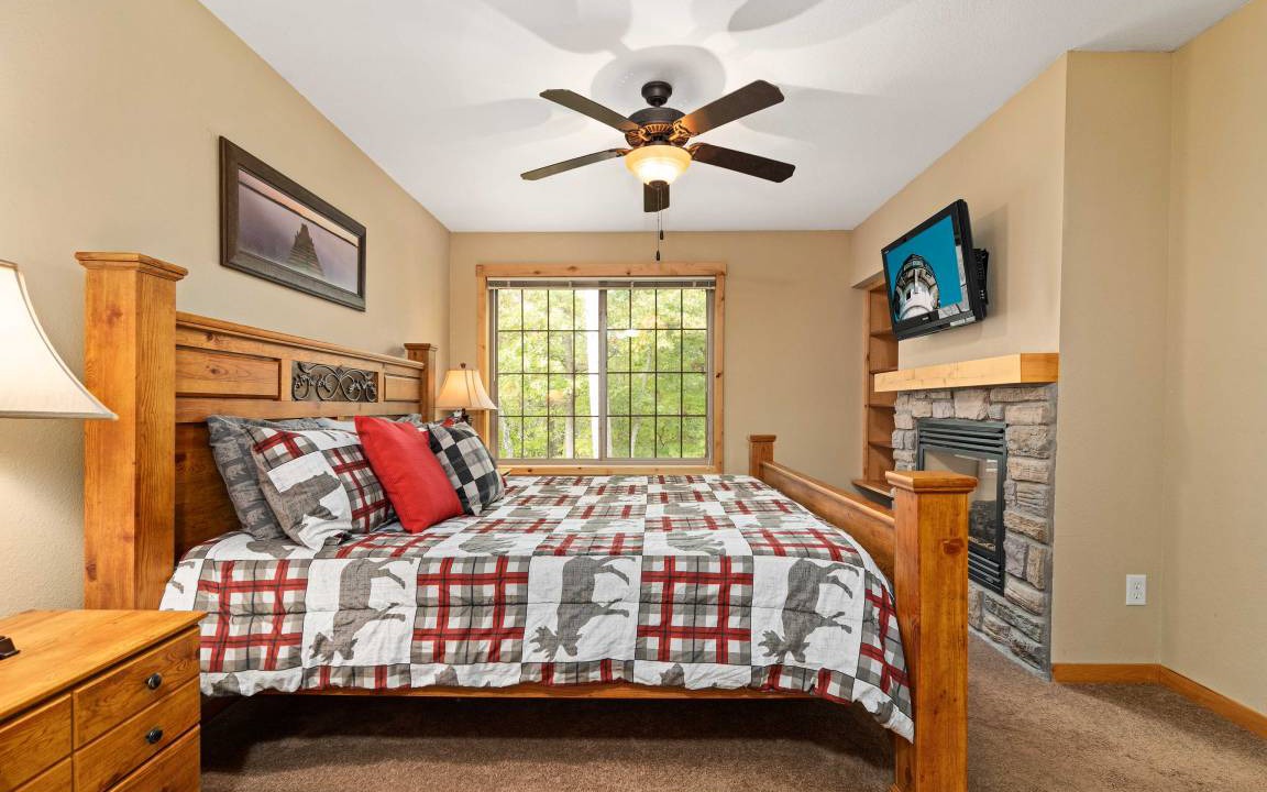 Photo of Bedroom in Lake Shore
