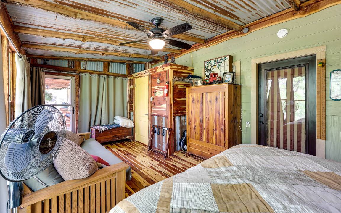 Photo of Bedroom in Caddo Gap