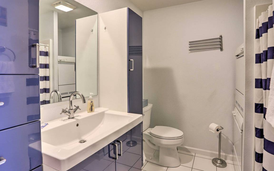 Photo of Bathroom in Oak Harbor