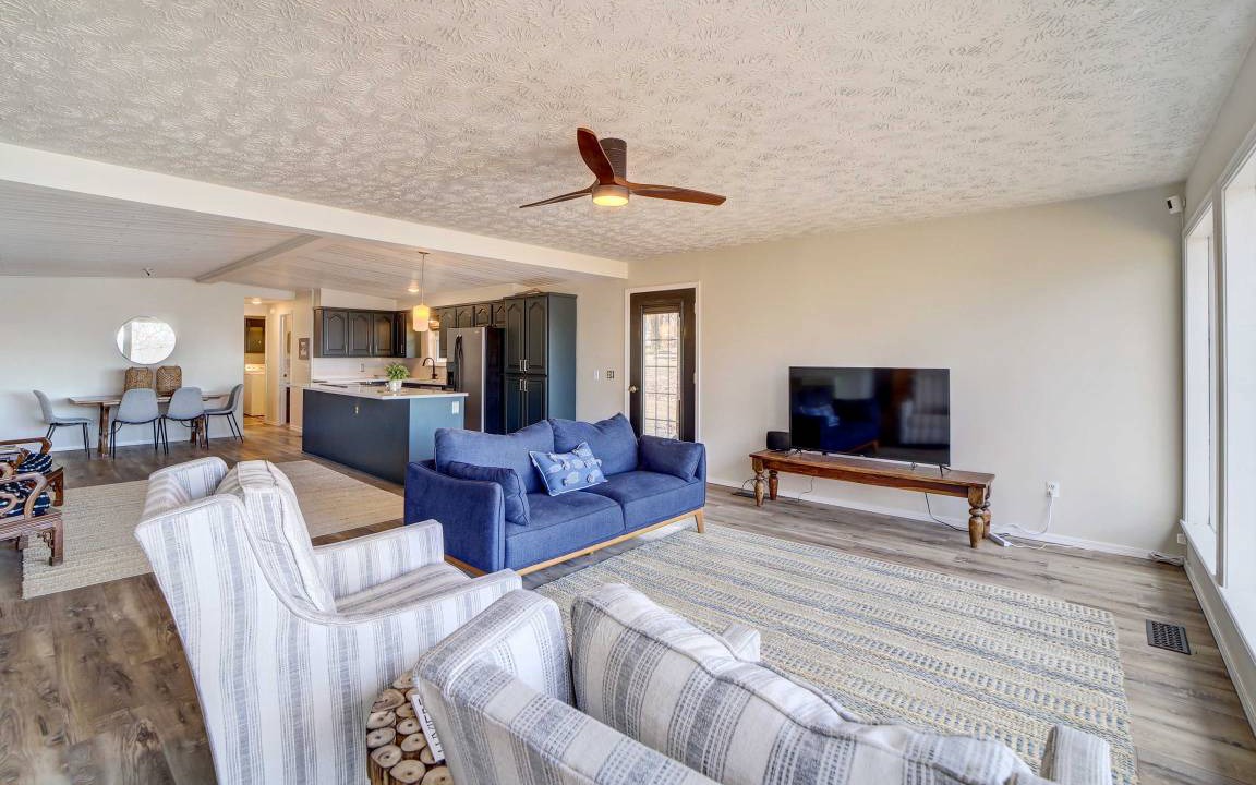 Photo of Livingroom in Locust Grove