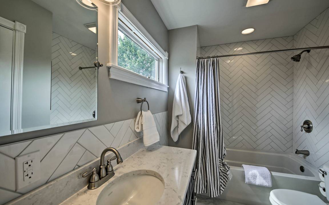 Photo of Bathroom in Babe Denny