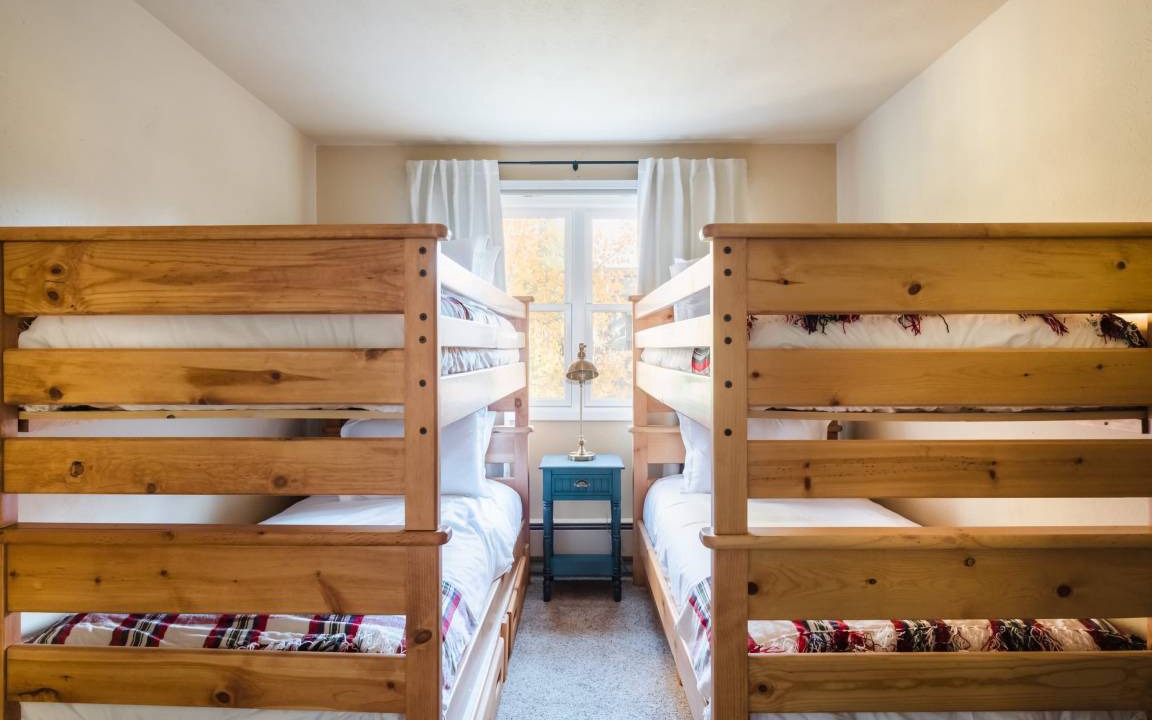 Photo of Bedroom in Four O'Clock
