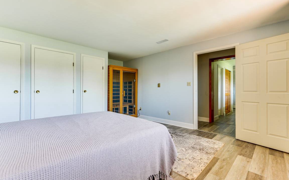 Photo of Bedroom in Lakeview