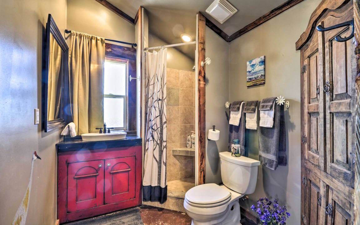 Photo of Bathroom in Shell