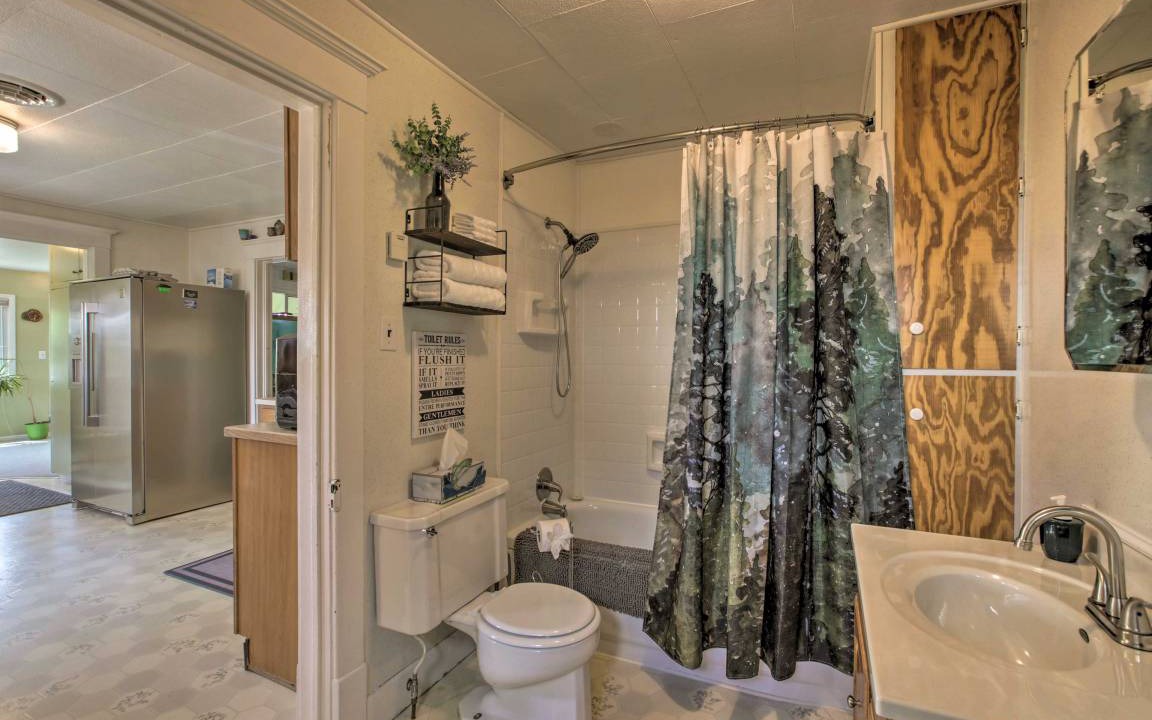Photo of Bathroom in Ten Sleep