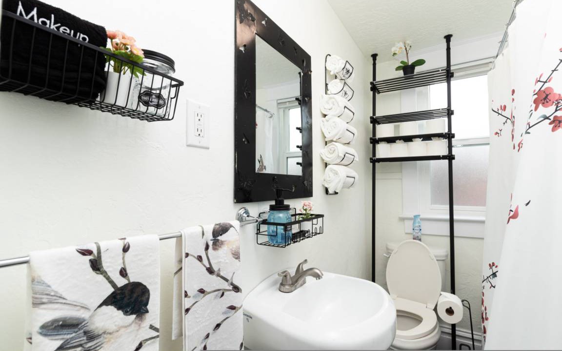 Photo of Bathroom in Central City