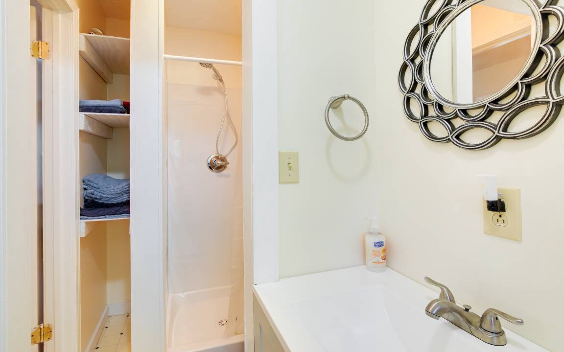 Photo of Bathroom in Fruitvale