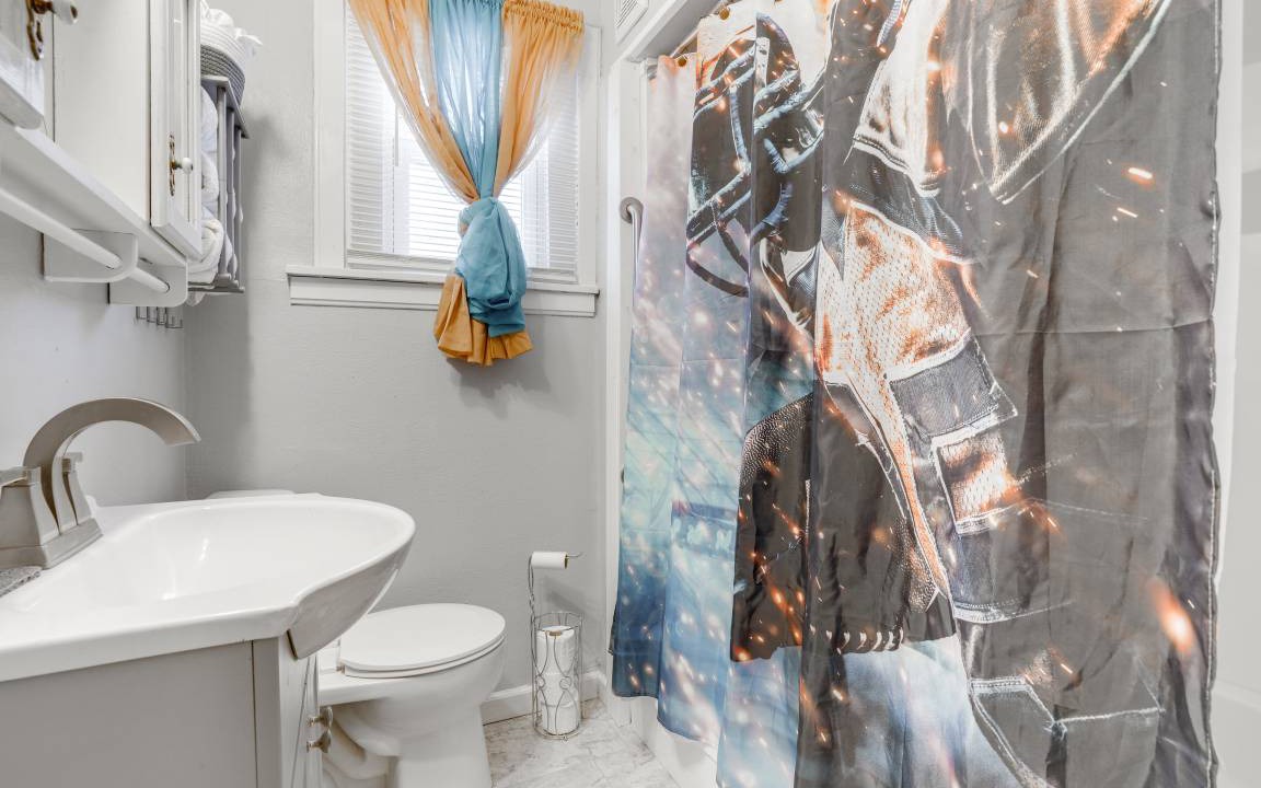 Photo of Bathroom in Niles