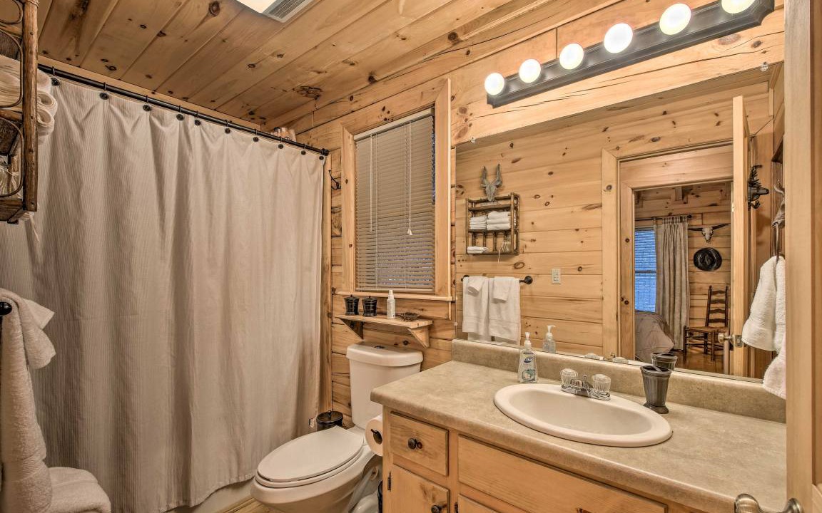 Photo of Bathroom in Cherry Log
