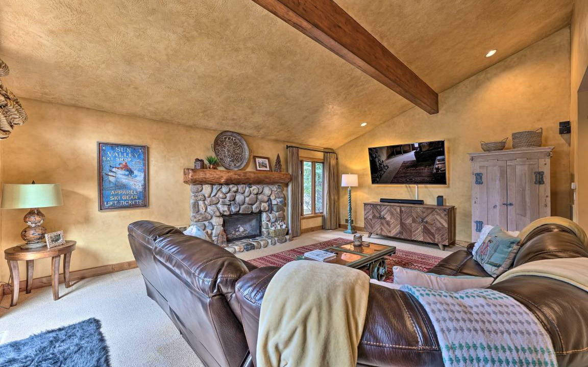 Photo of Livingroom in Twin Creeks