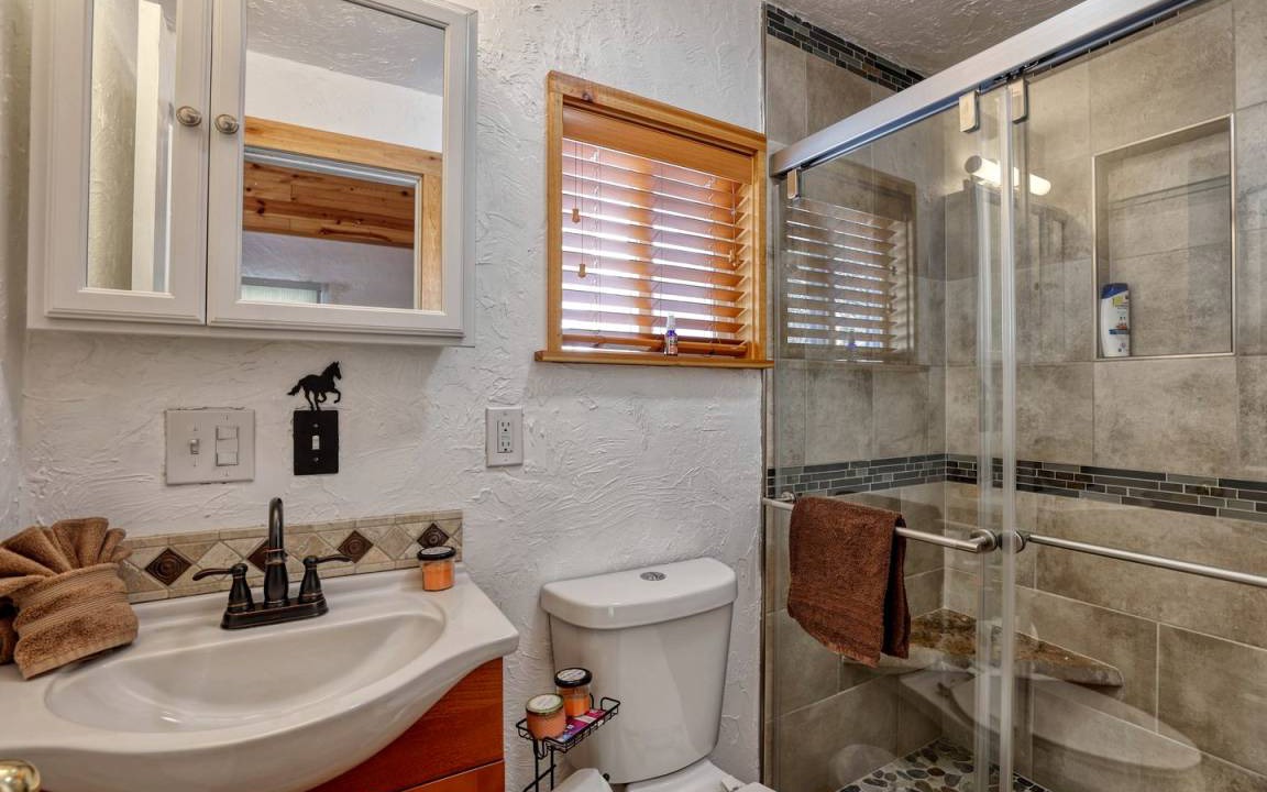 Photo of Bathroom in Saddlestring