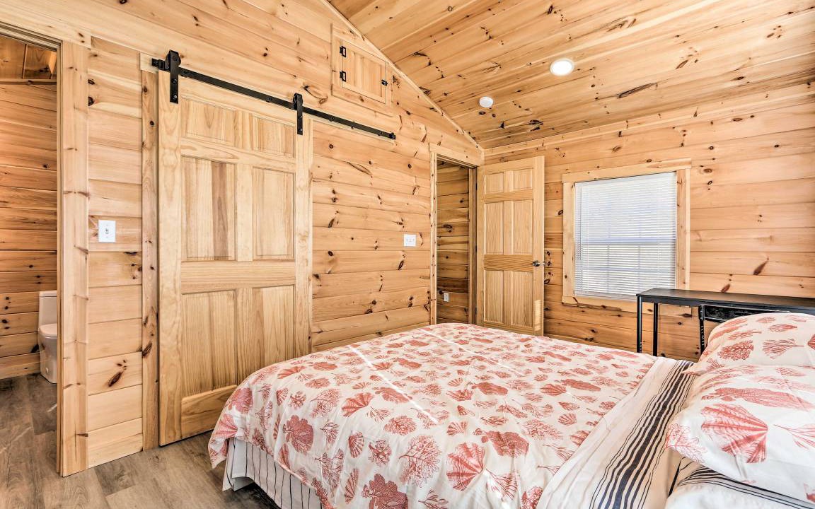 Photo of Bedroom in Laurelville