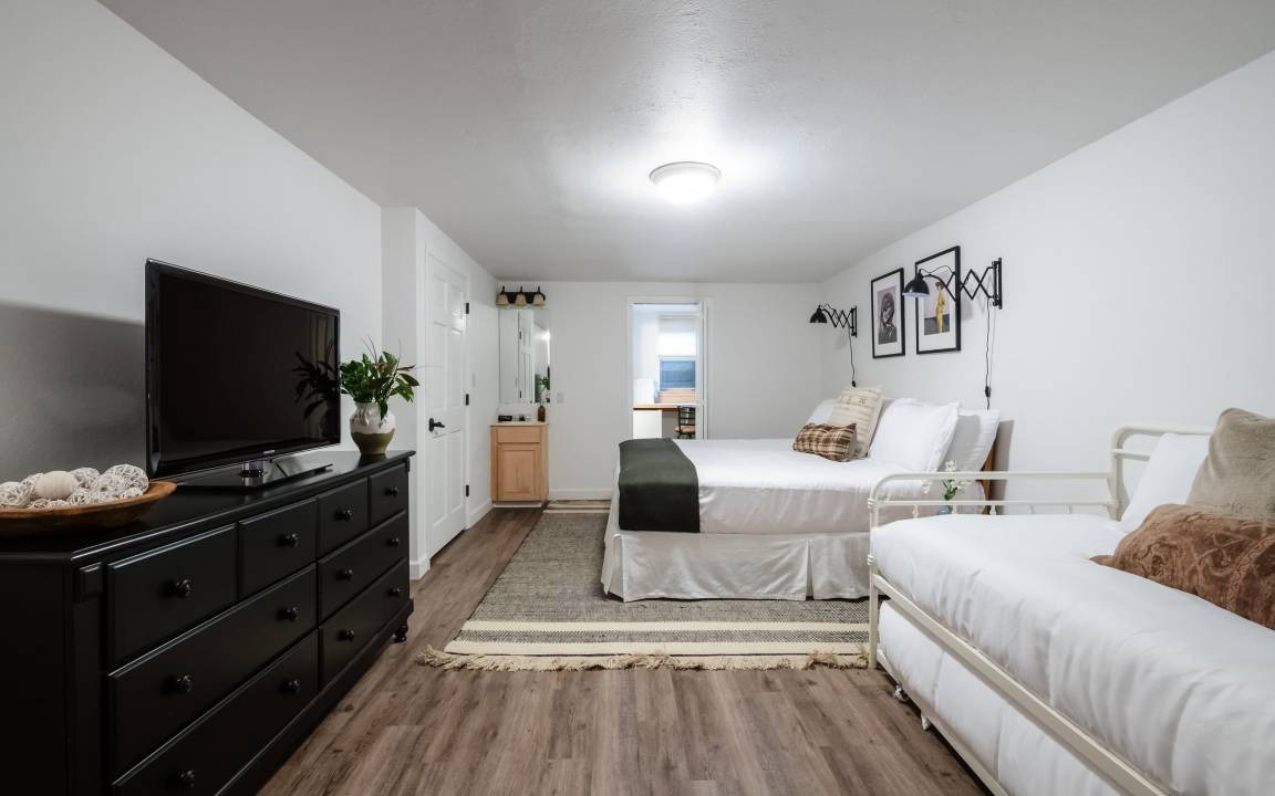 Photo of Bedroom in Four O'Clock
