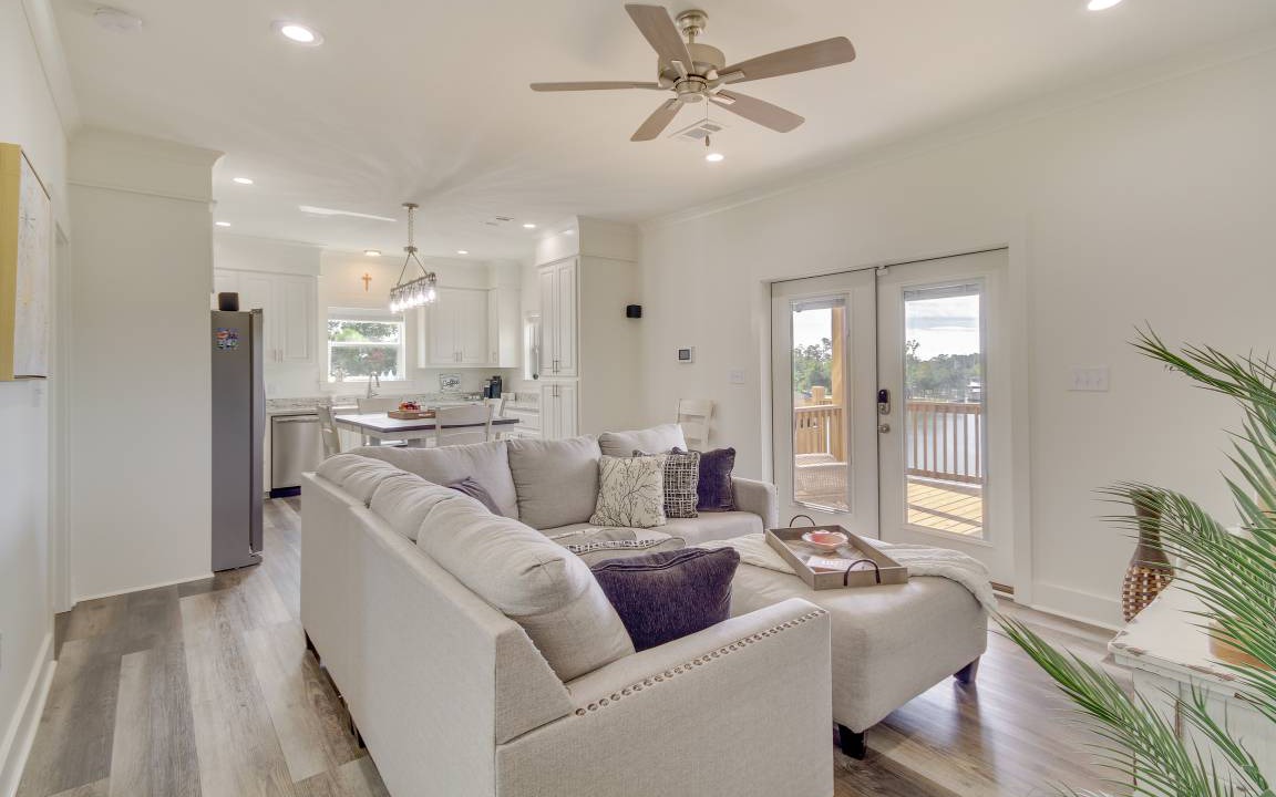 Photo of Livingroom in Henderson Point