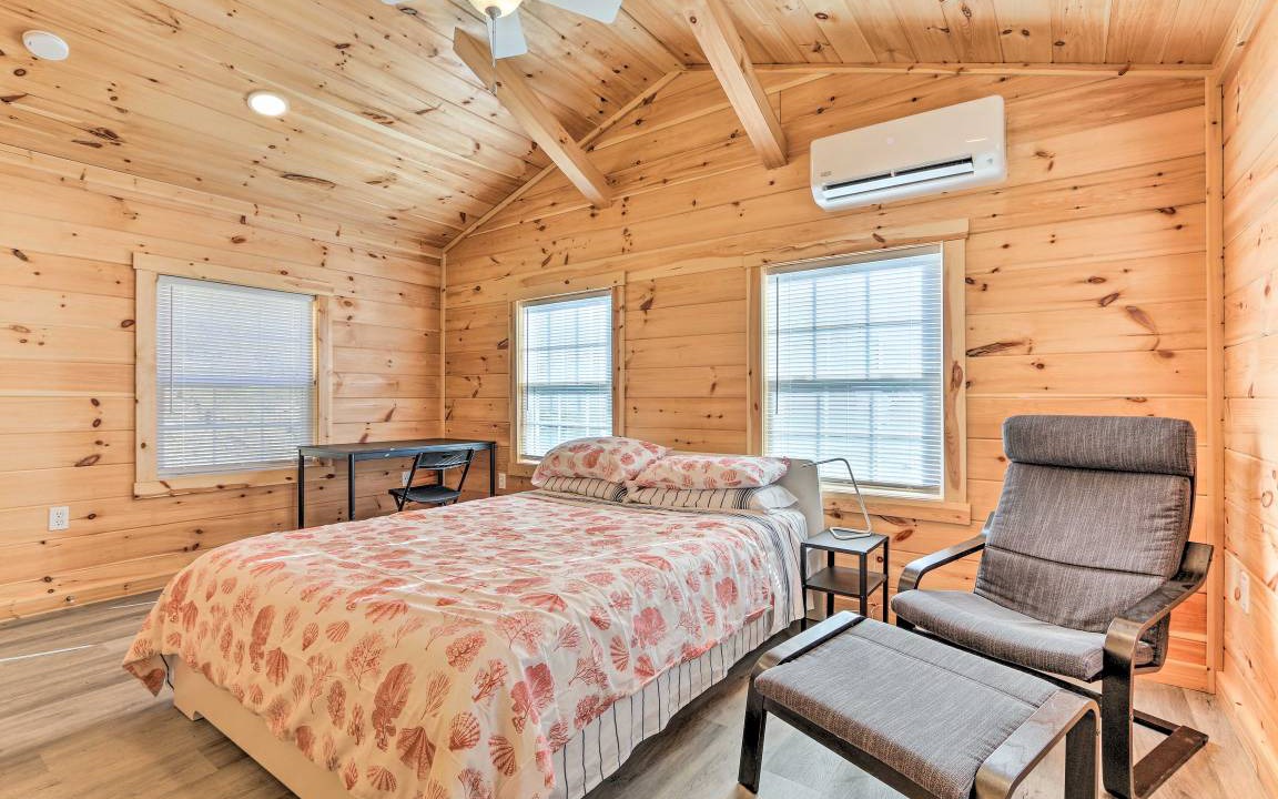 Photo of Bedroom in Laurelville