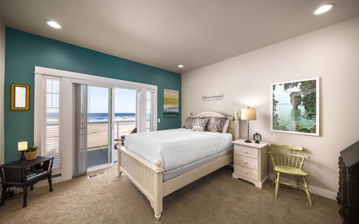Photo of Bedroom in Rockaway Beach