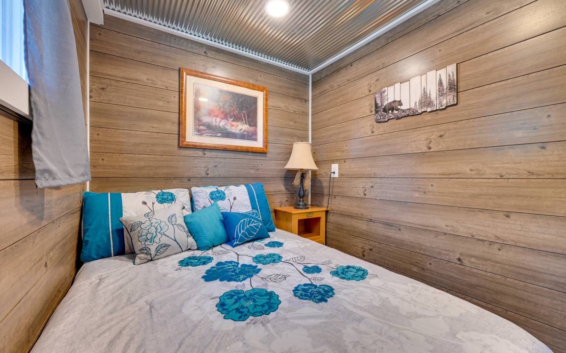 Photo of Bedroom in Austinville