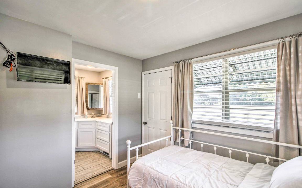 Photo of Bedroom in Lakeview