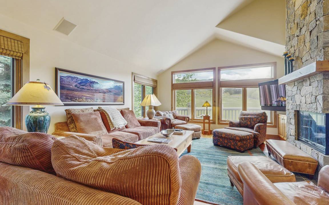 Photo of Livingroom in Elkhorn Village