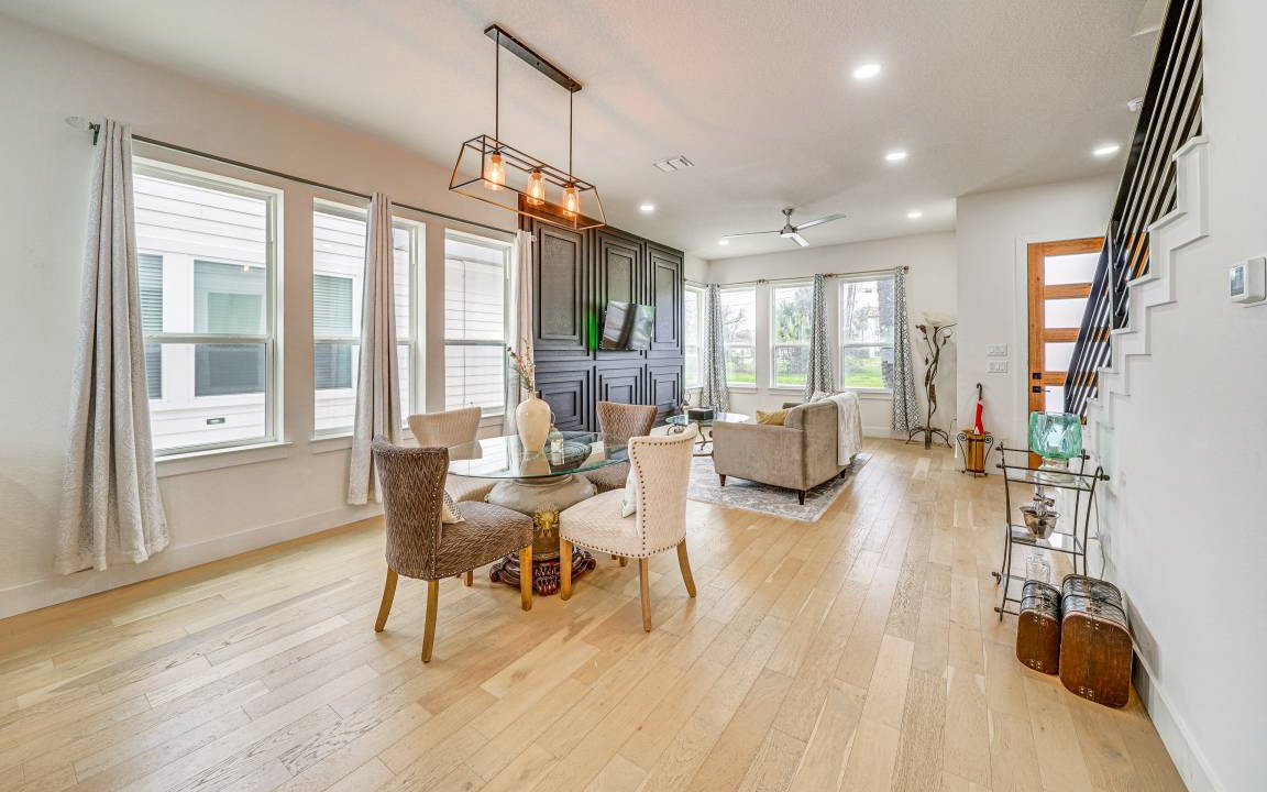 Photo of Livingroom in Mahncke Park