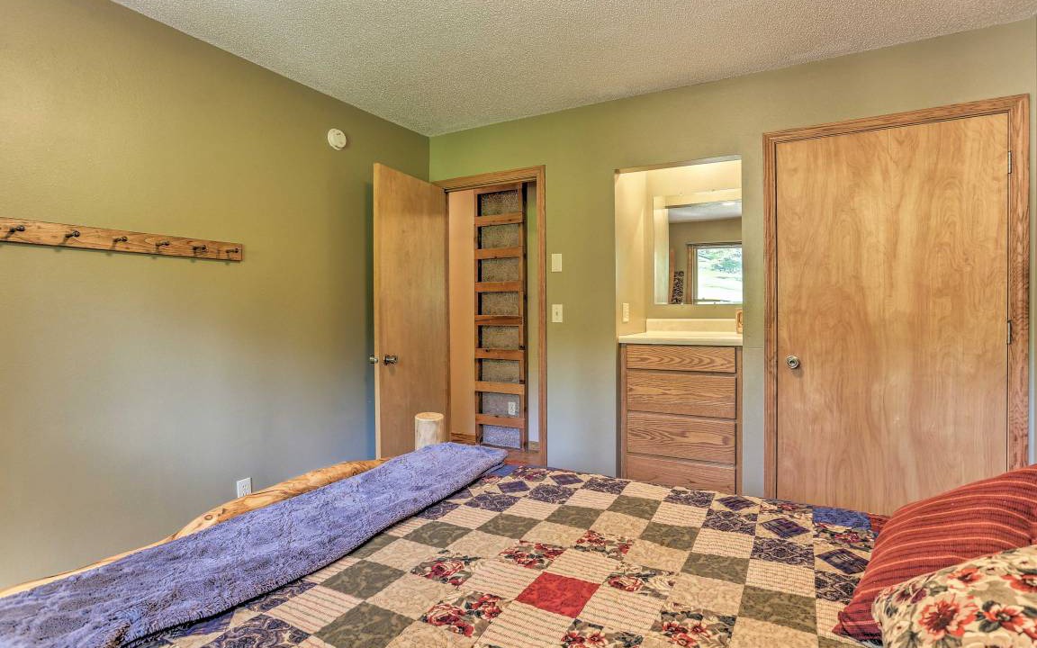 Photo of Bedroom in Lead