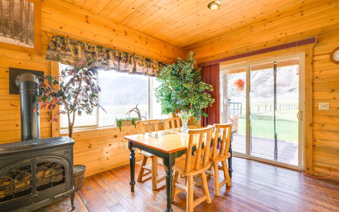 Photo of Livingroom in Salmon