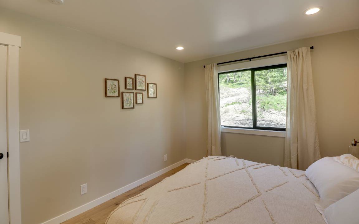 Photo of Bedroom in Lakeside