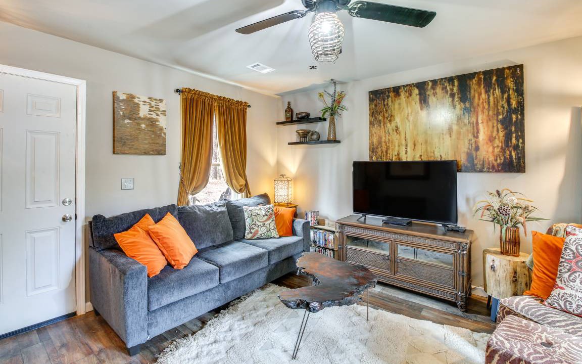 Photo of Livingroom in Mid America