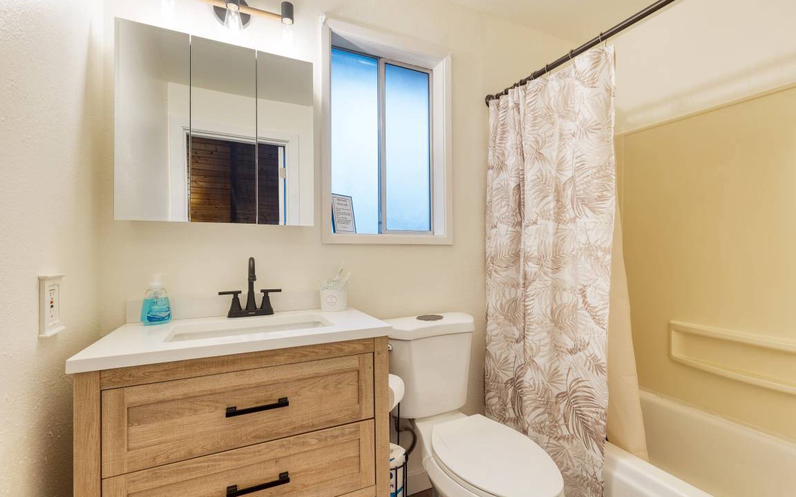 Photo of Bathroom in Oak Harbor
