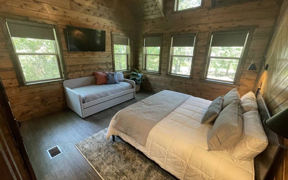 Photo of Bedroom in Hochatown